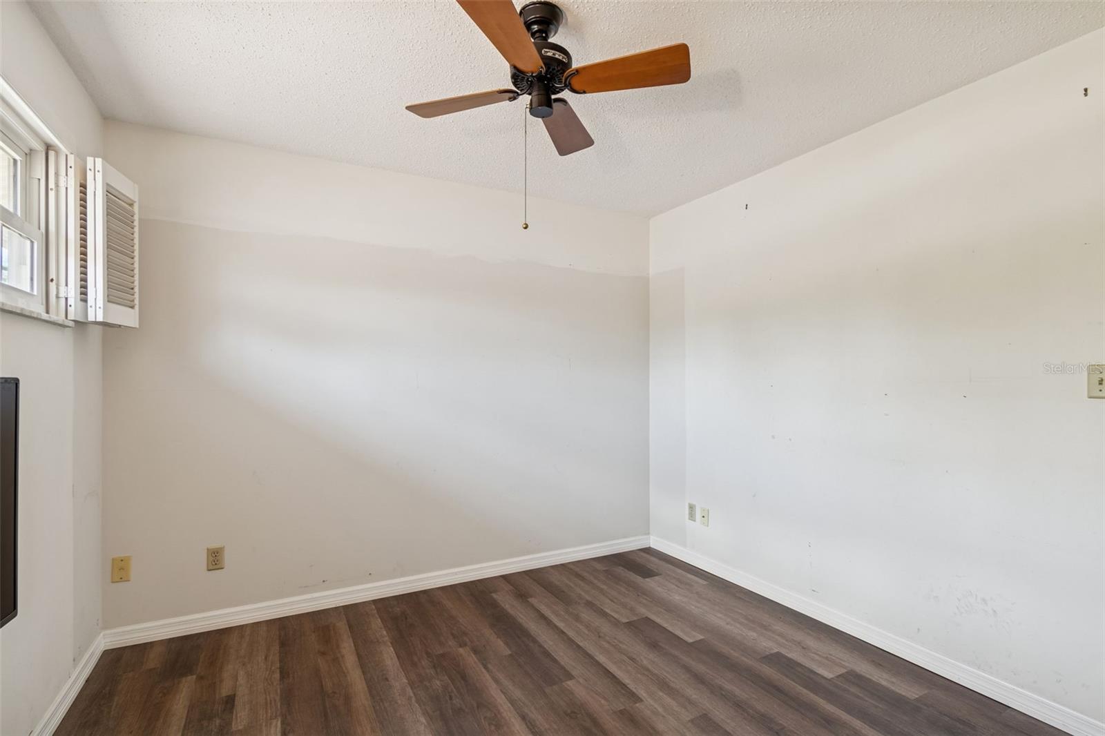 Image 60 of 89 For 2027 Park Street N