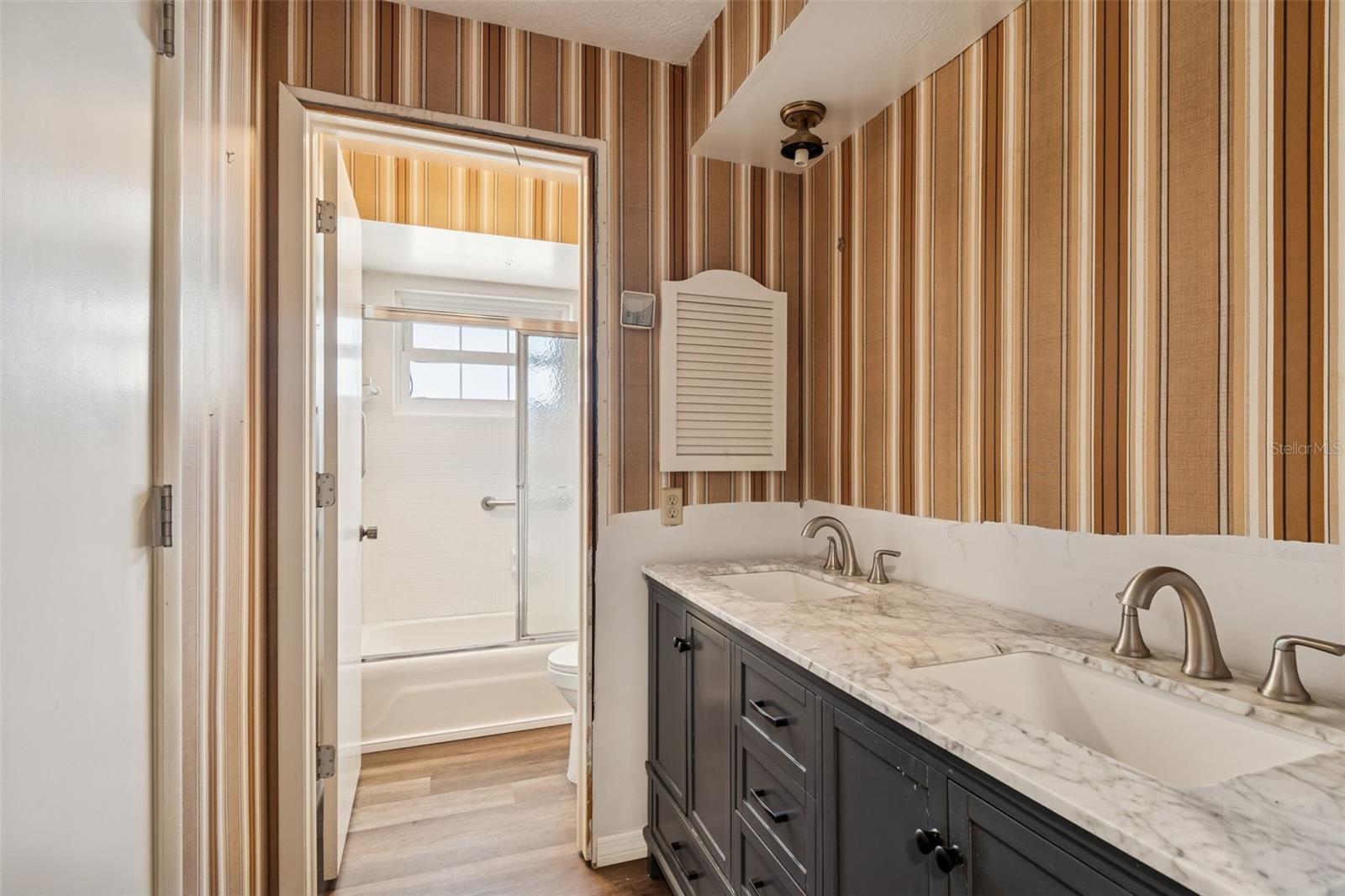 Image 62 of 89 For 2027 Park Street N