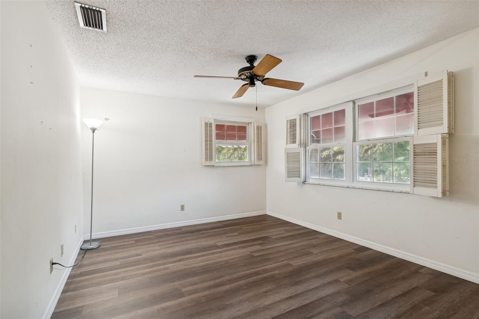 Image 65 of 89 For 2027 Park Street N