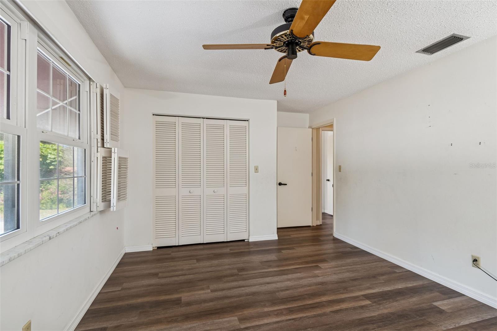 Image 67 of 89 For 2027 Park Street N