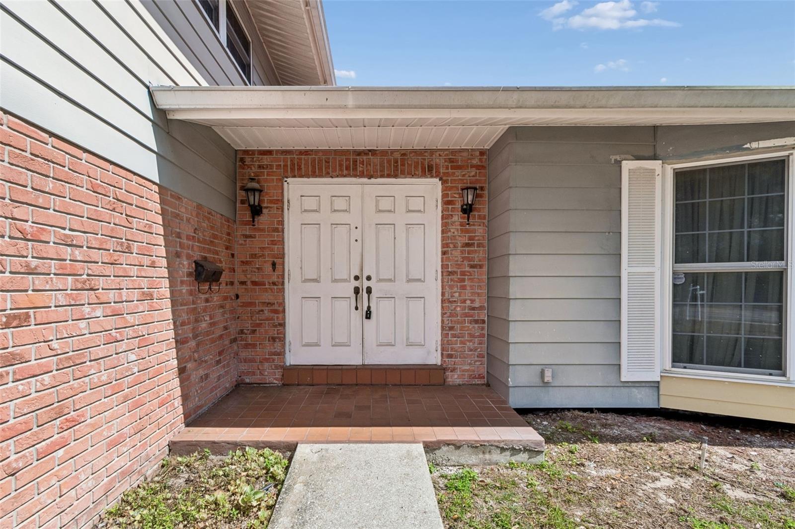 Image 7 of 89 For 2027 Park Street N