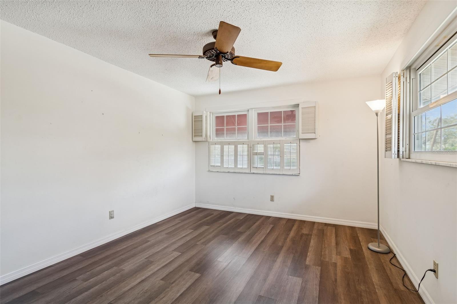 Image 70 of 89 For 2027 Park Street N