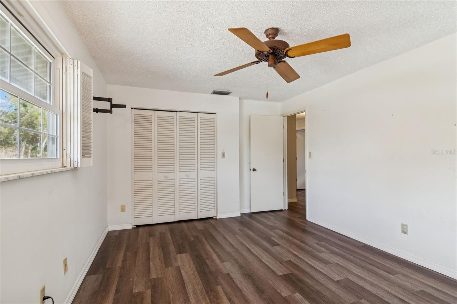 Image 71 of 89 For 2027 Park Street N