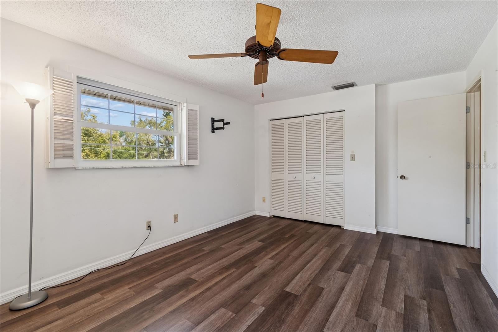 Image 72 of 89 For 2027 Park Street N