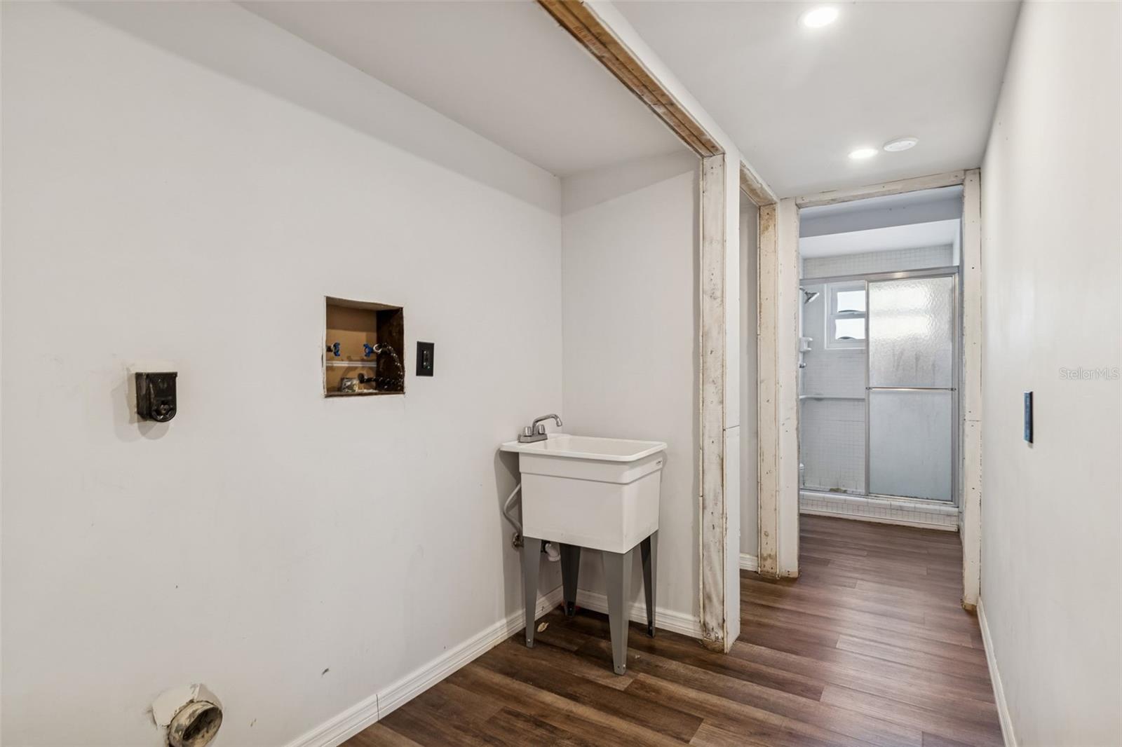 Image 73 of 89 For 2027 Park Street N