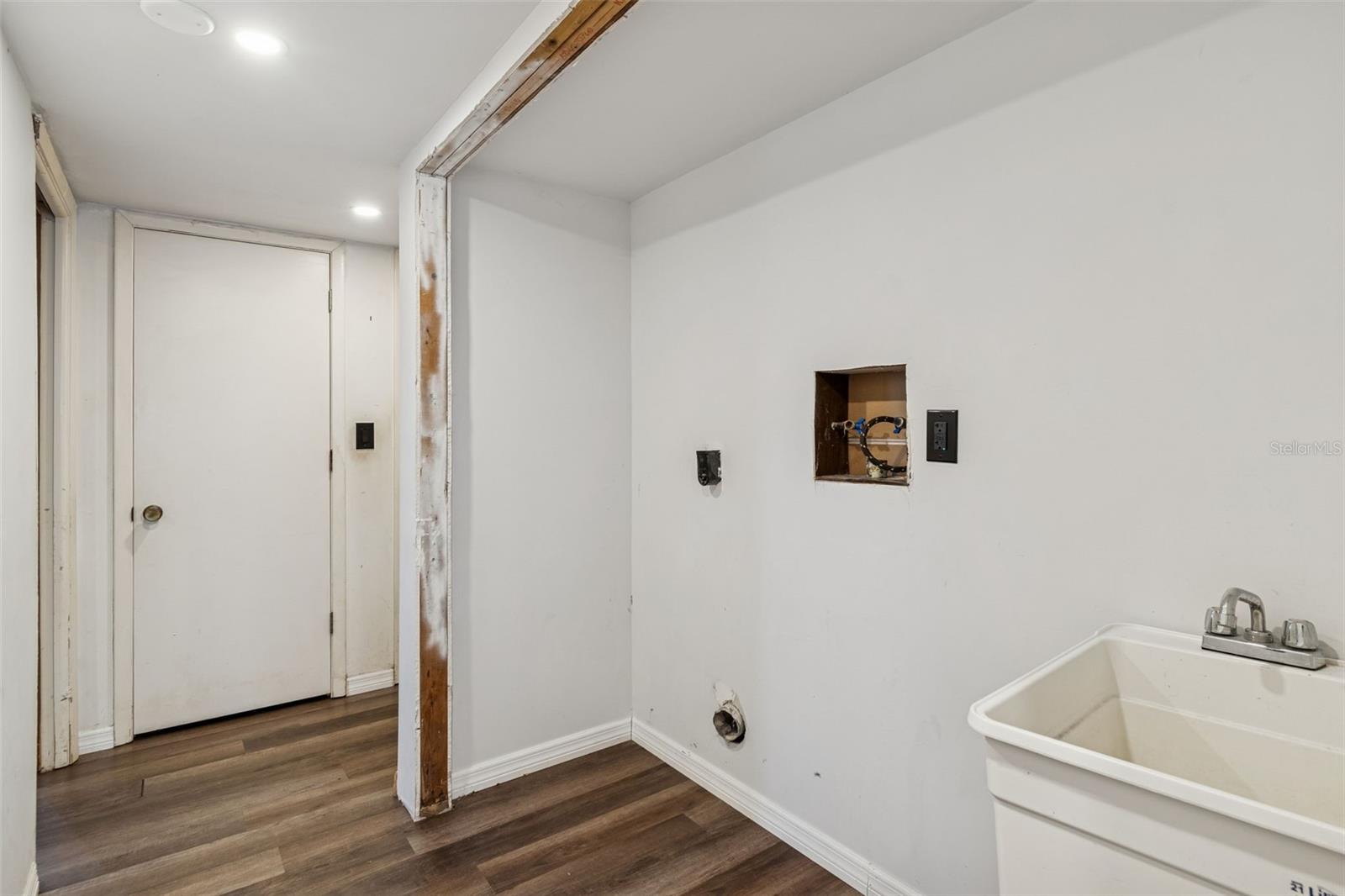 Image 74 of 89 For 2027 Park Street N