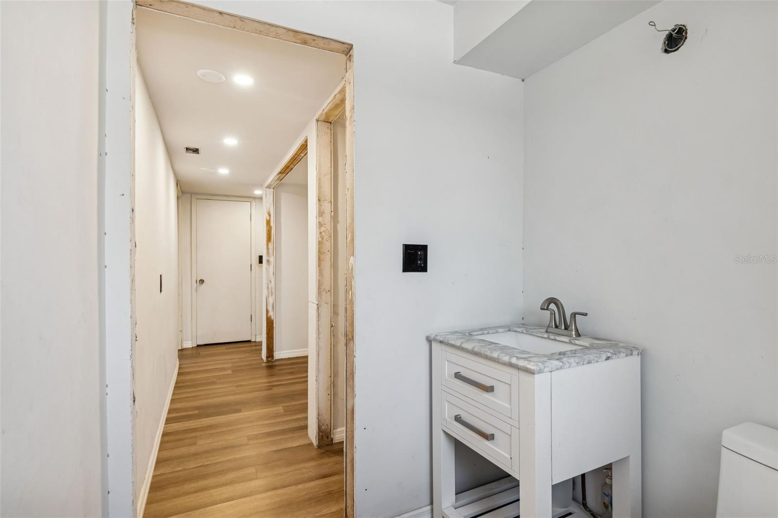 Image 77 of 89 For 2027 Park Street N