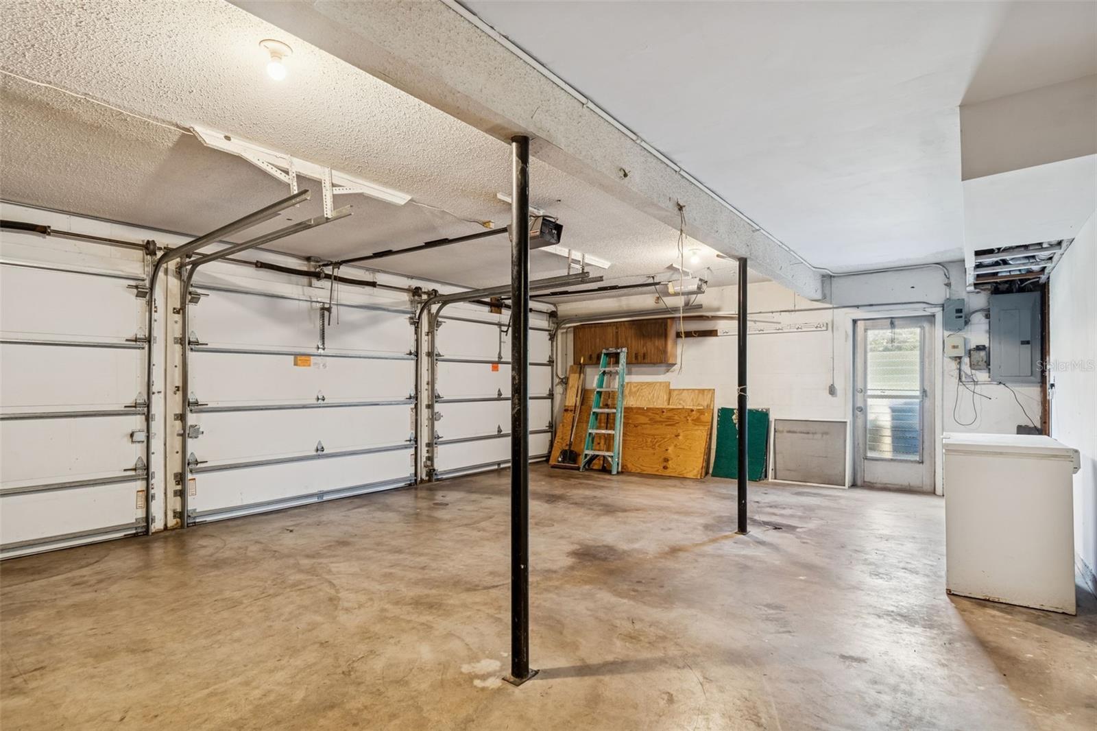 Image 78 of 89 For 2027 Park Street N