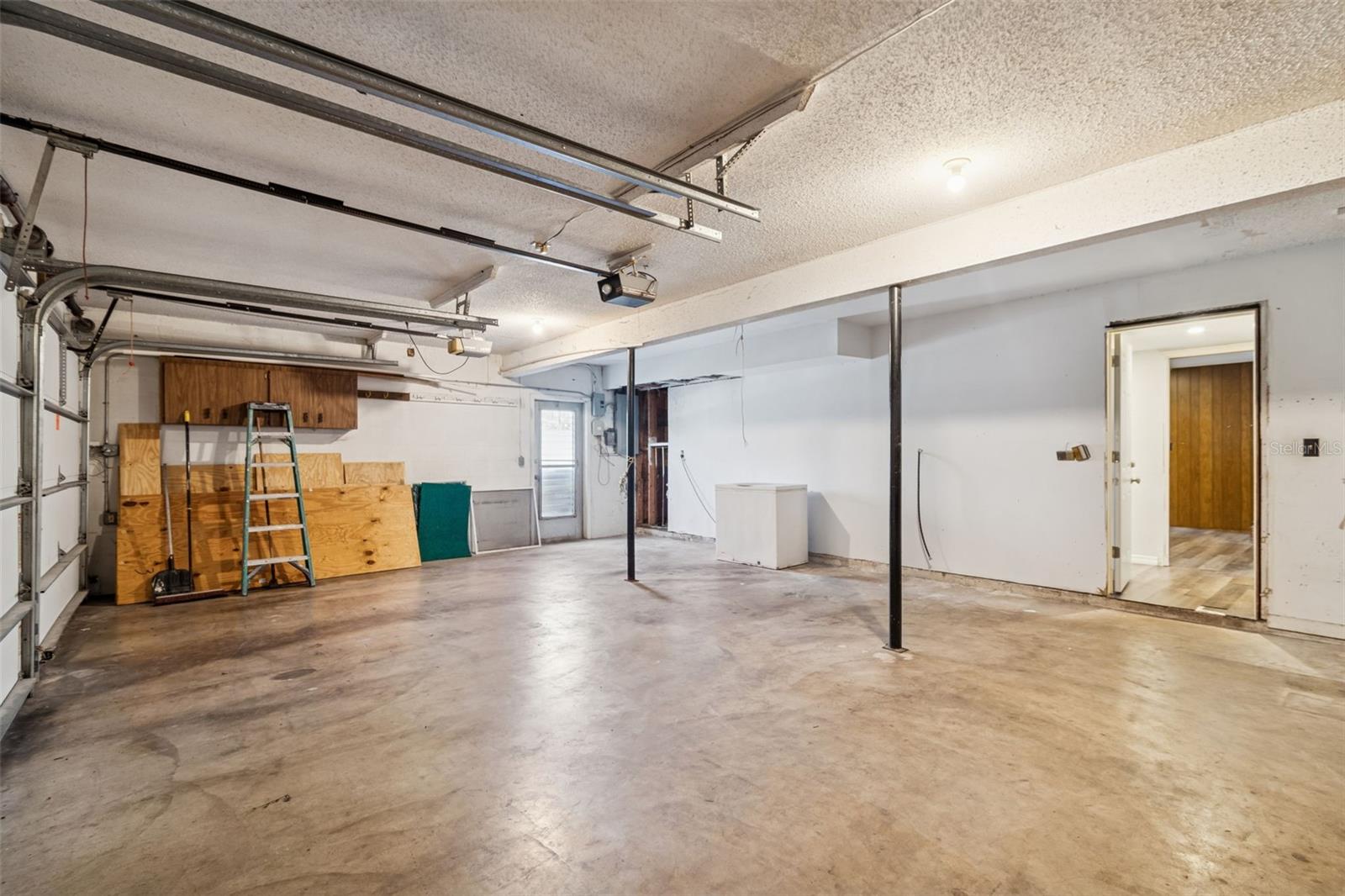 Image 79 of 89 For 2027 Park Street N