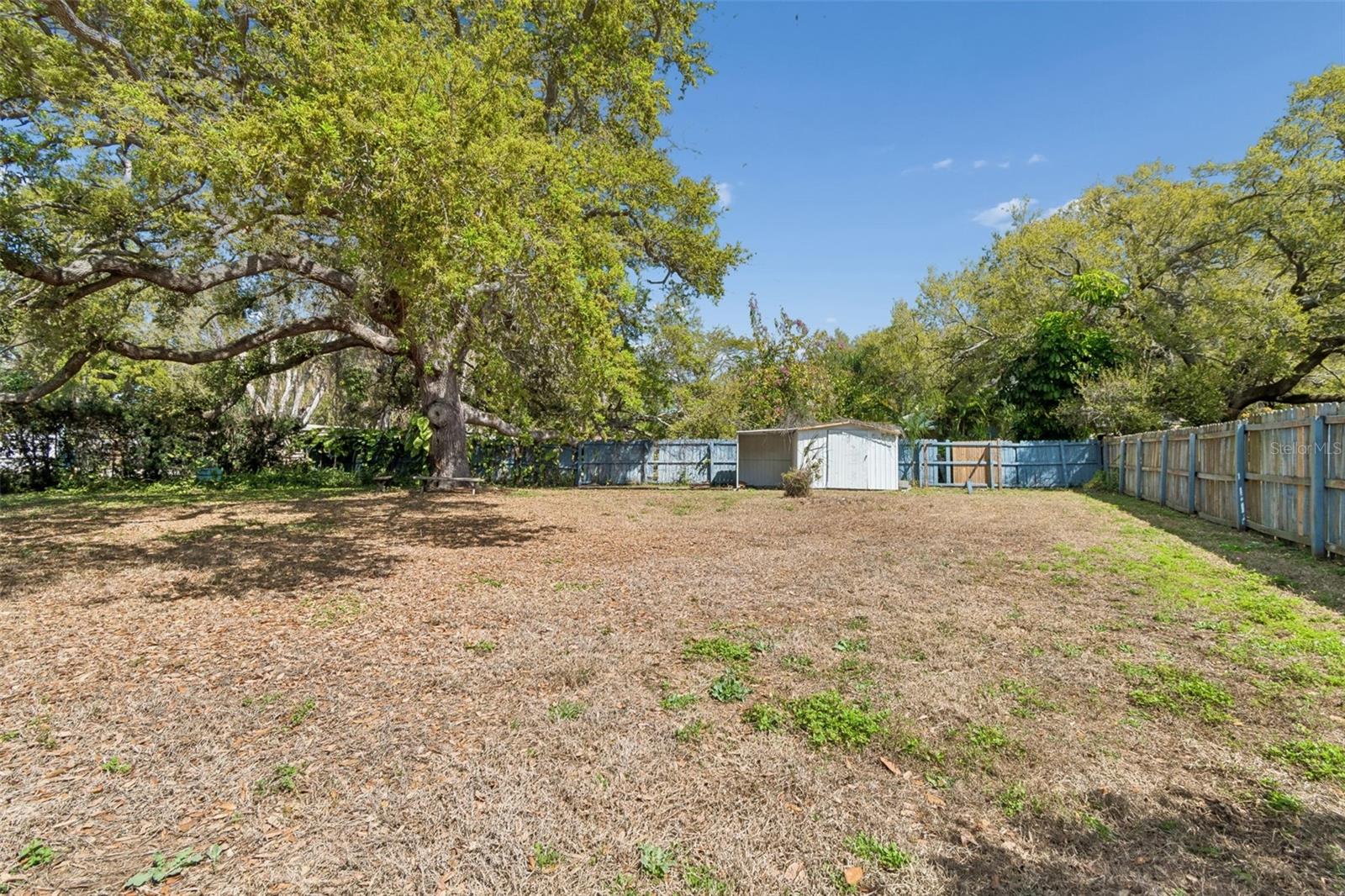 Image 87 of 89 For 2027 Park Street N