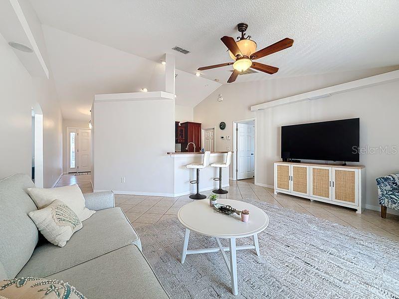 Image 13 of 49 For 2402 Dryer Avenue