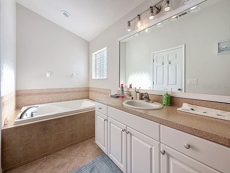 Image 25 of 49 For 2402 Dryer Avenue