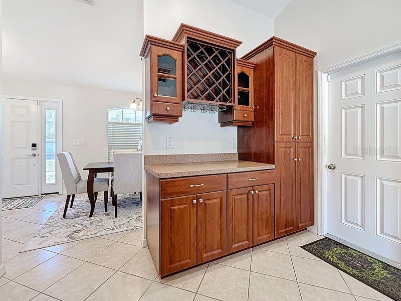 Image 7 of 49 For 2402 Dryer Avenue