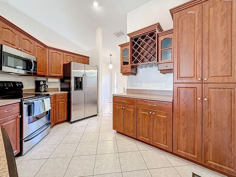 Image 8 of 49 For 2402 Dryer Avenue