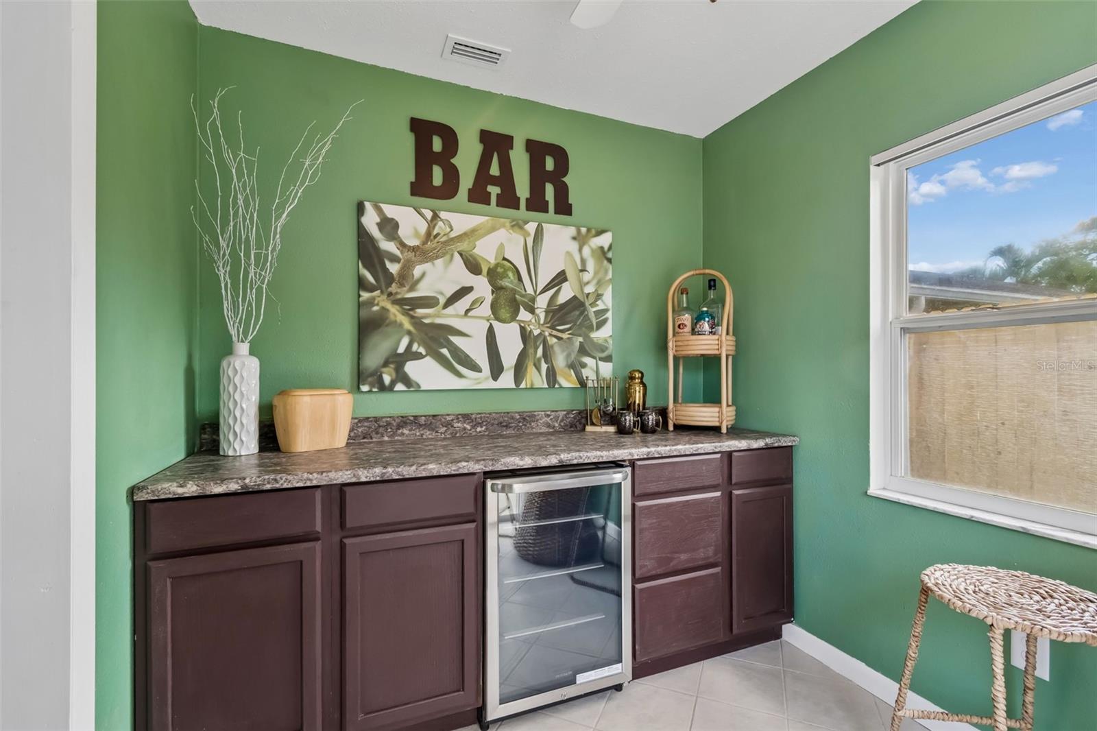 Image 12 of 26 For 541 5th Street Se