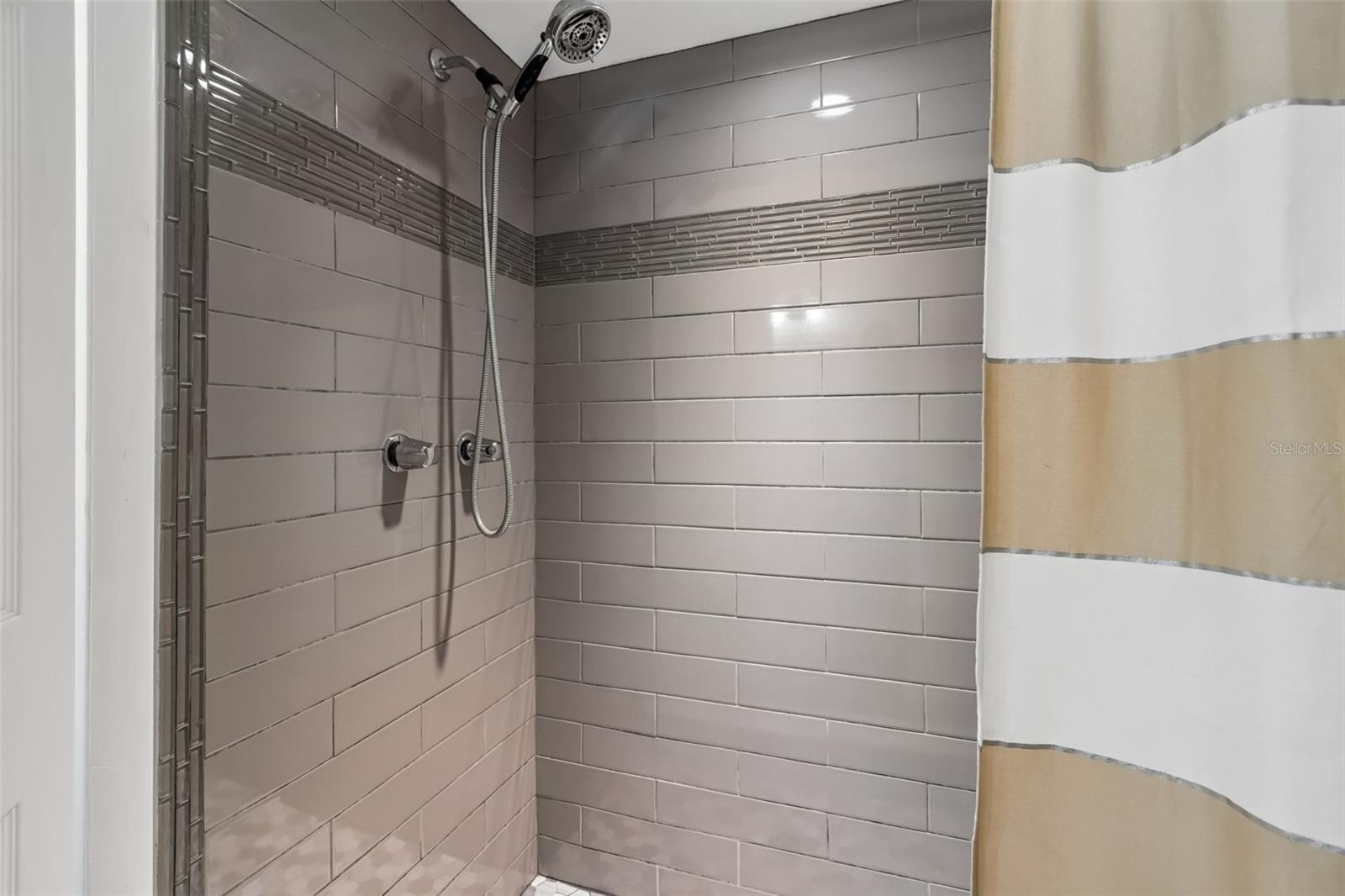 Image 17 of 26 For 541 5th Street Se