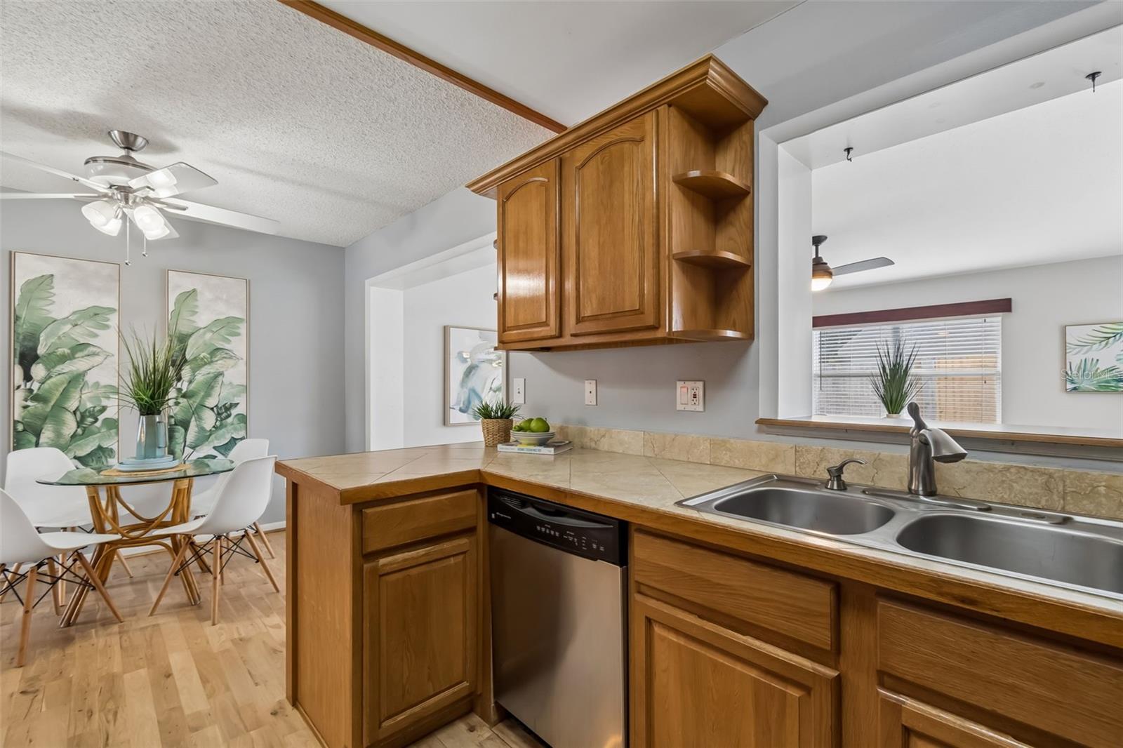 Image 8 of 26 For 541 5th Street Se