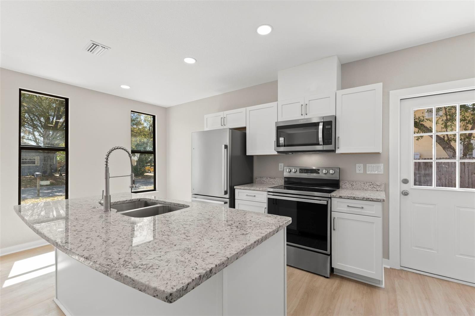 Image 11 of 33 For 3901 45th Avenue N