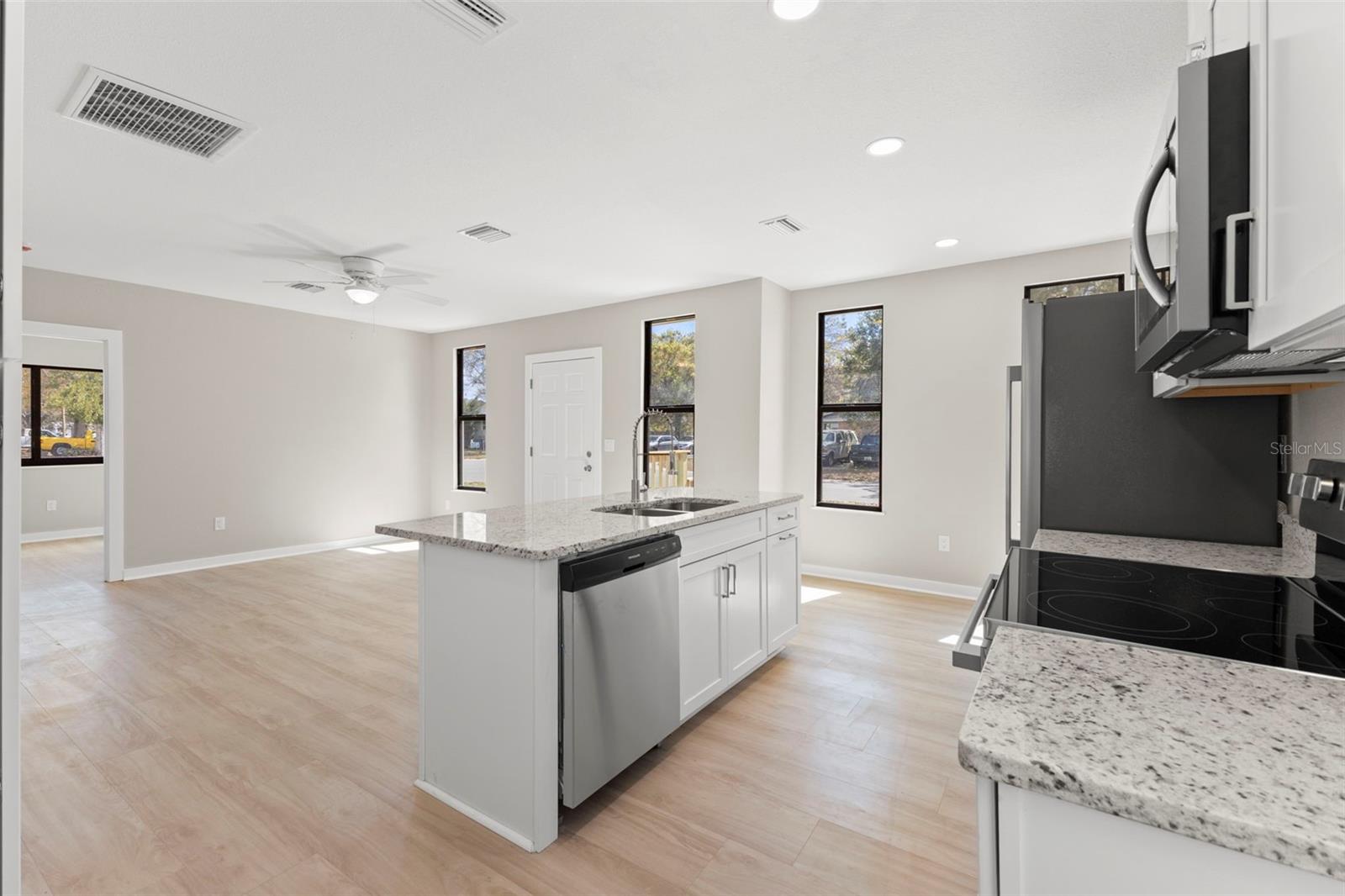 Image 12 of 33 For 3901 45th Avenue N