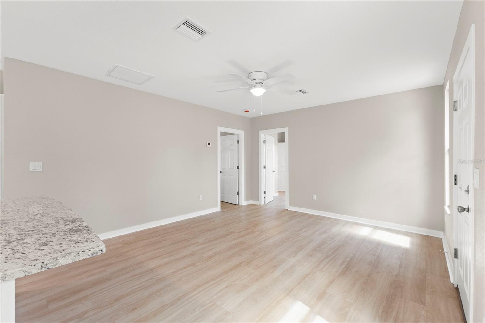 Image 3 of 33 For 3901 45th Avenue N