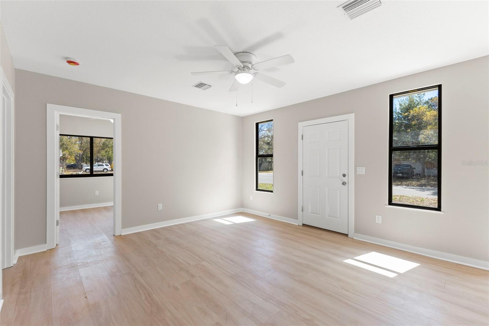 Image 5 of 33 For 3901 45th Avenue N