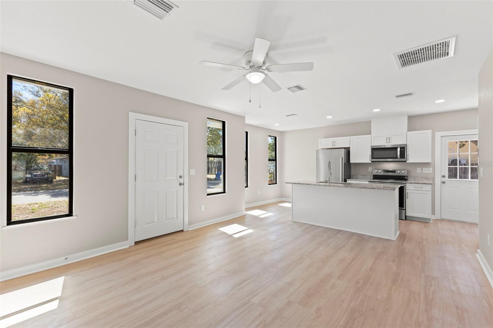 Image 6 of 33 For 3901 45th Avenue N