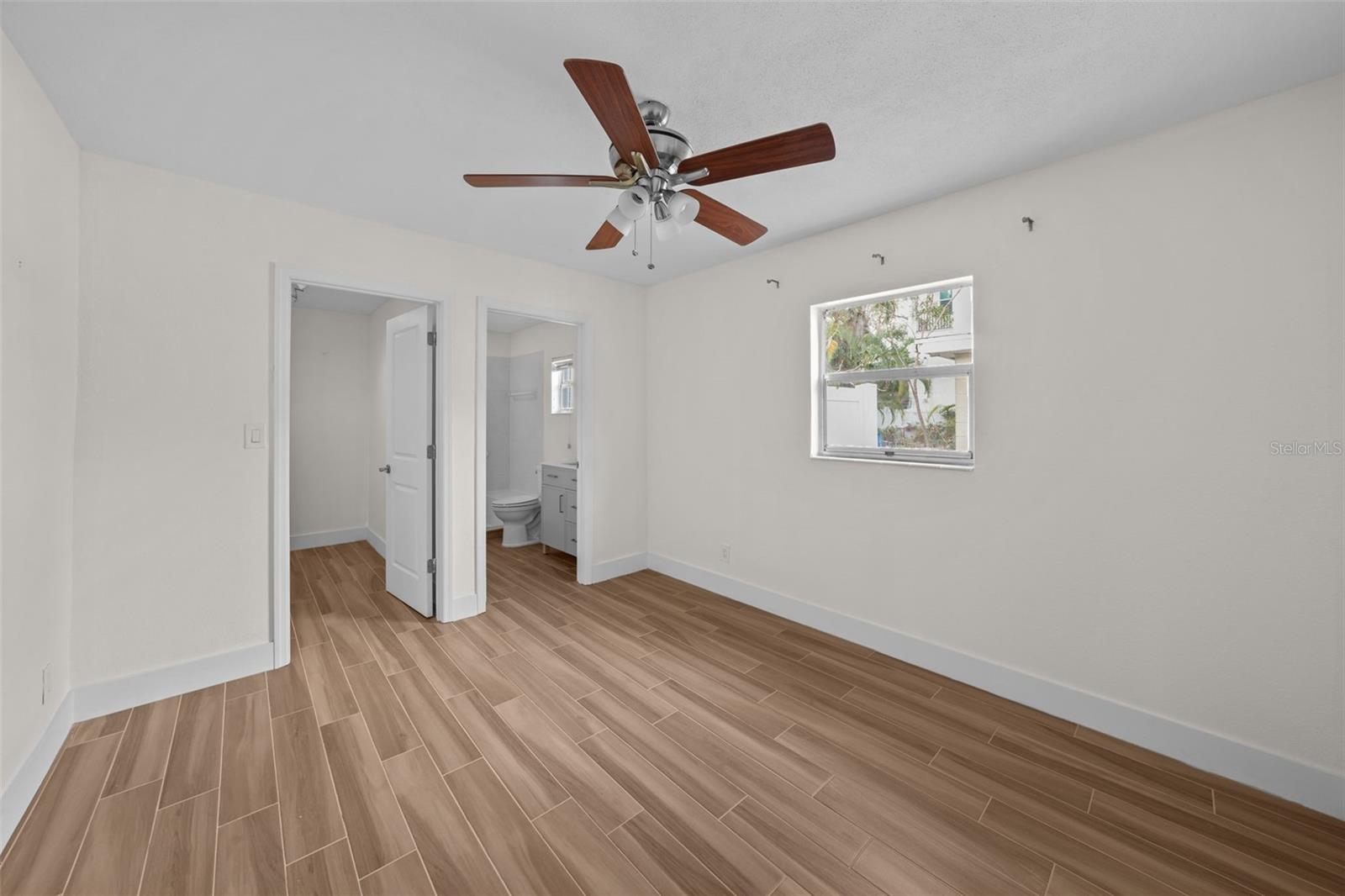 Listing photo id 11 for 318 Como Street