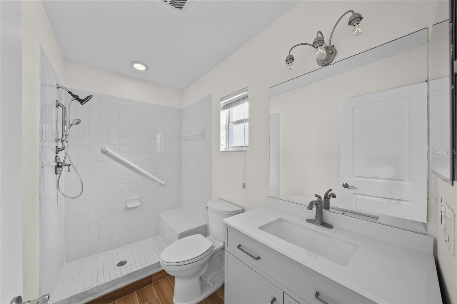 Listing photo id 14 for 318 Como Street