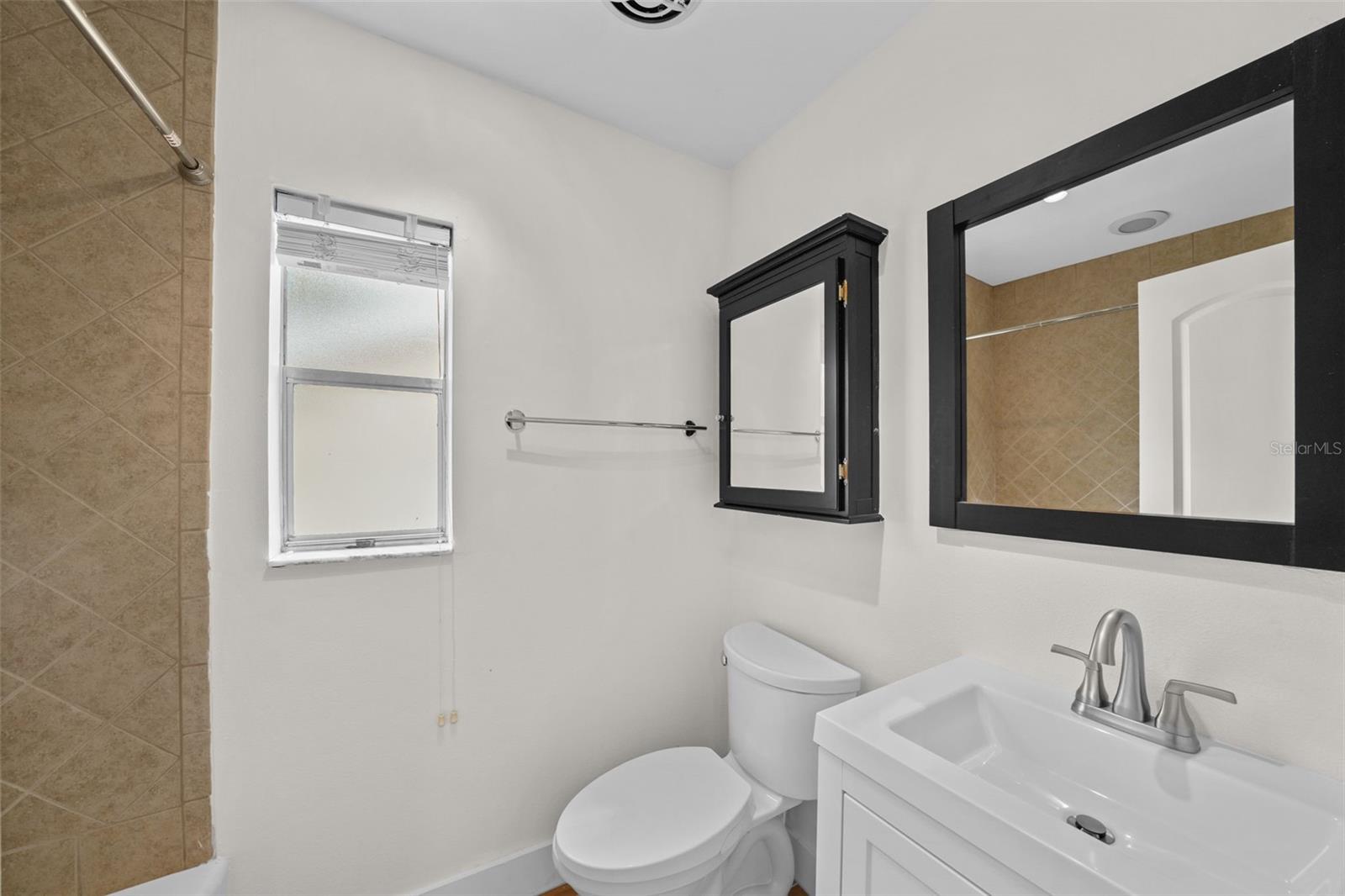 Listing photo id 17 for 318 Como Street