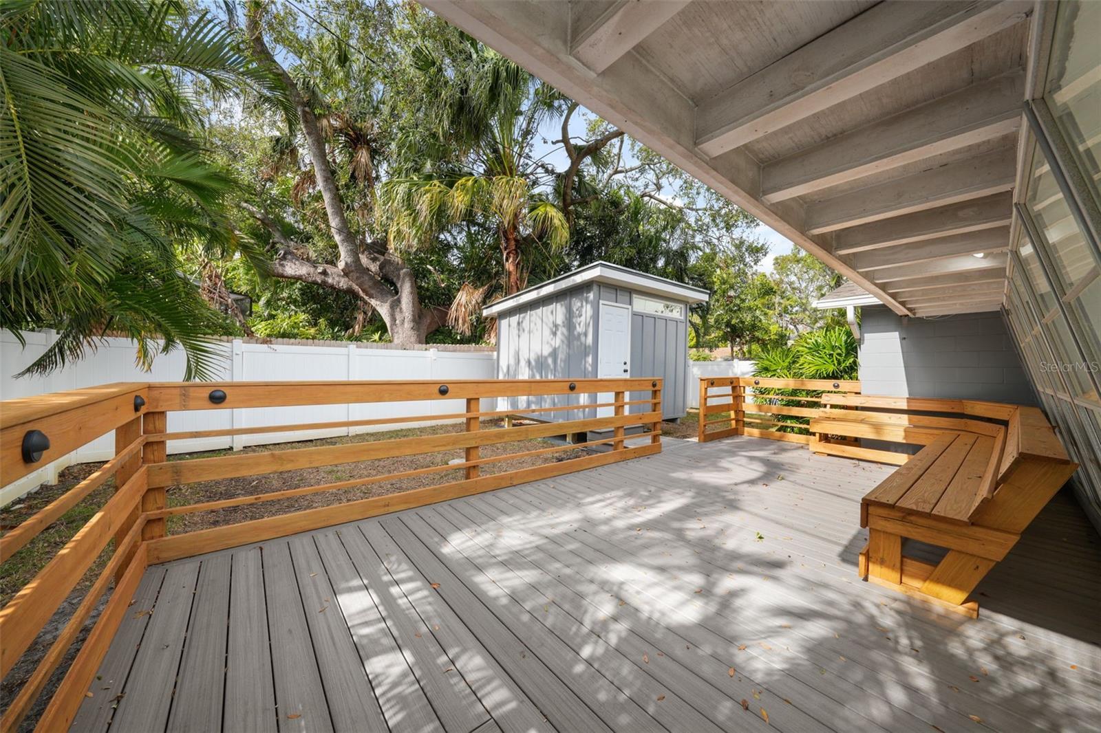 Listing photo id 23 for 318 Como Street