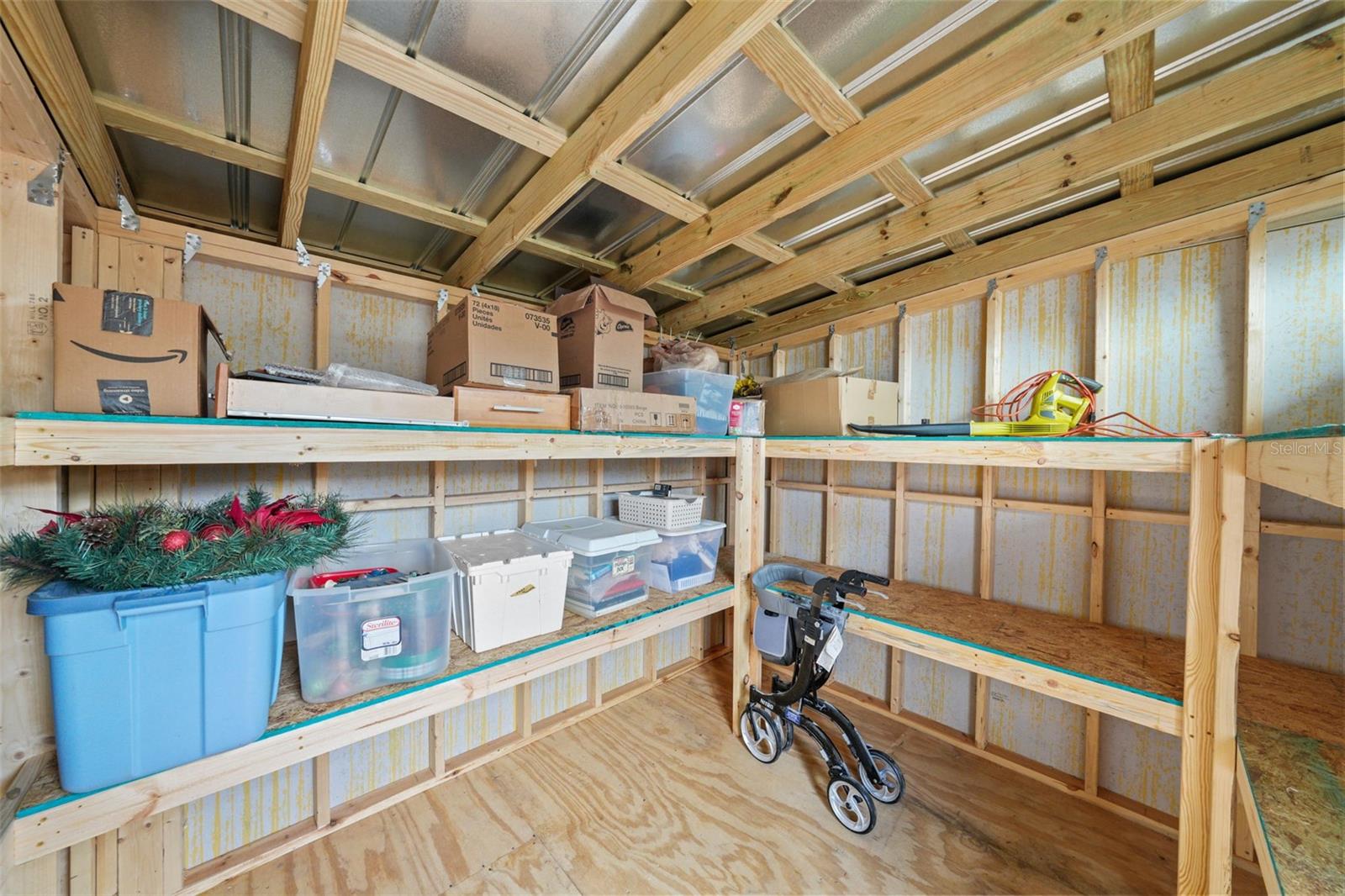 Listing photo id 26 for 318 Como Street