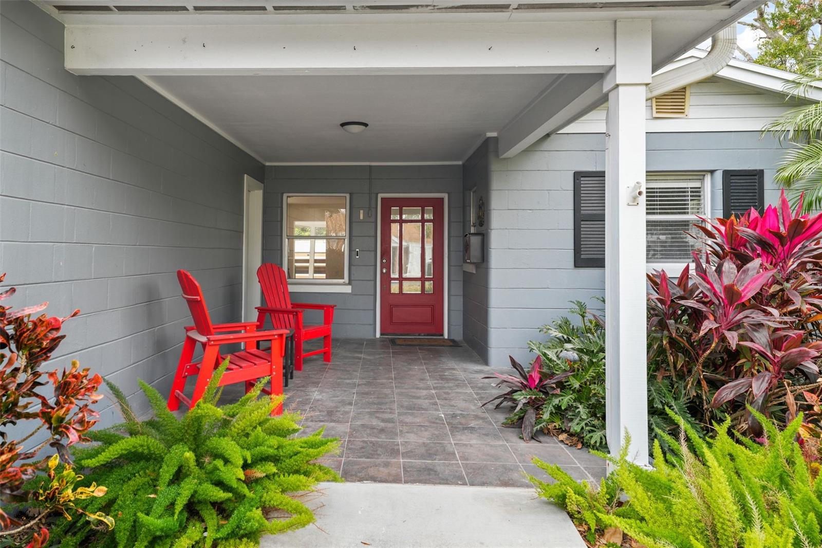 Listing photo id 1 for 318 Como Street