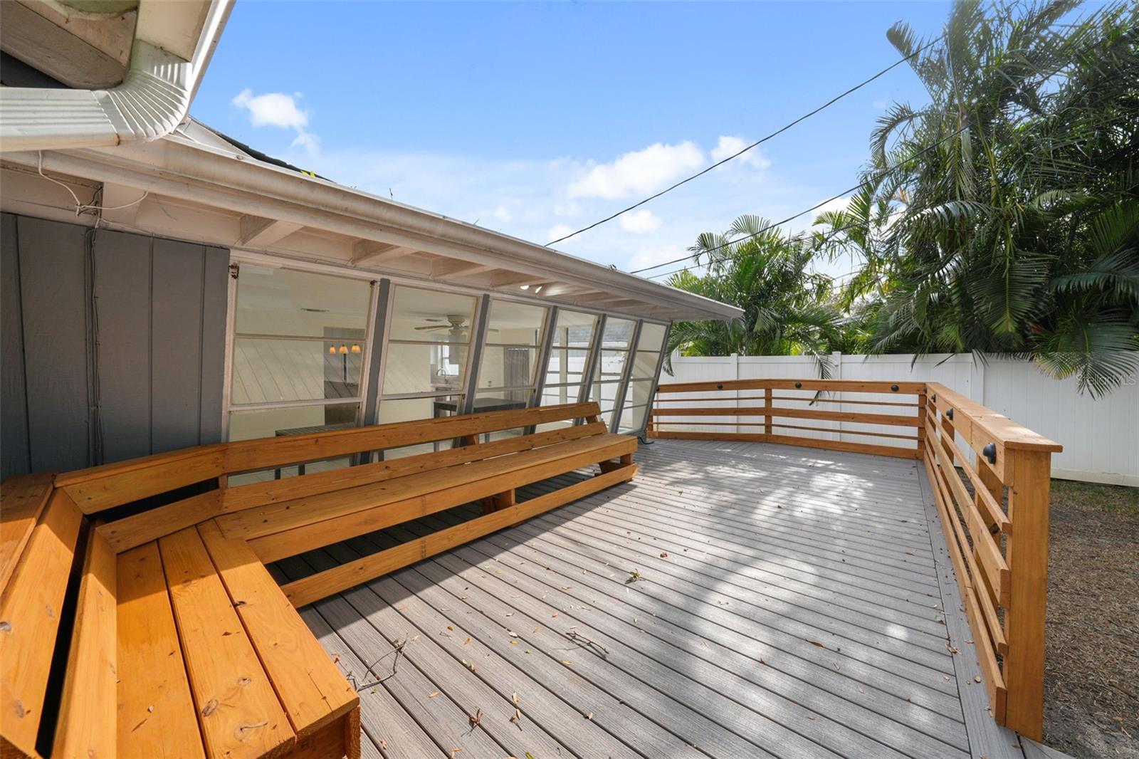 Listing photo id 28 for 318 Como Street