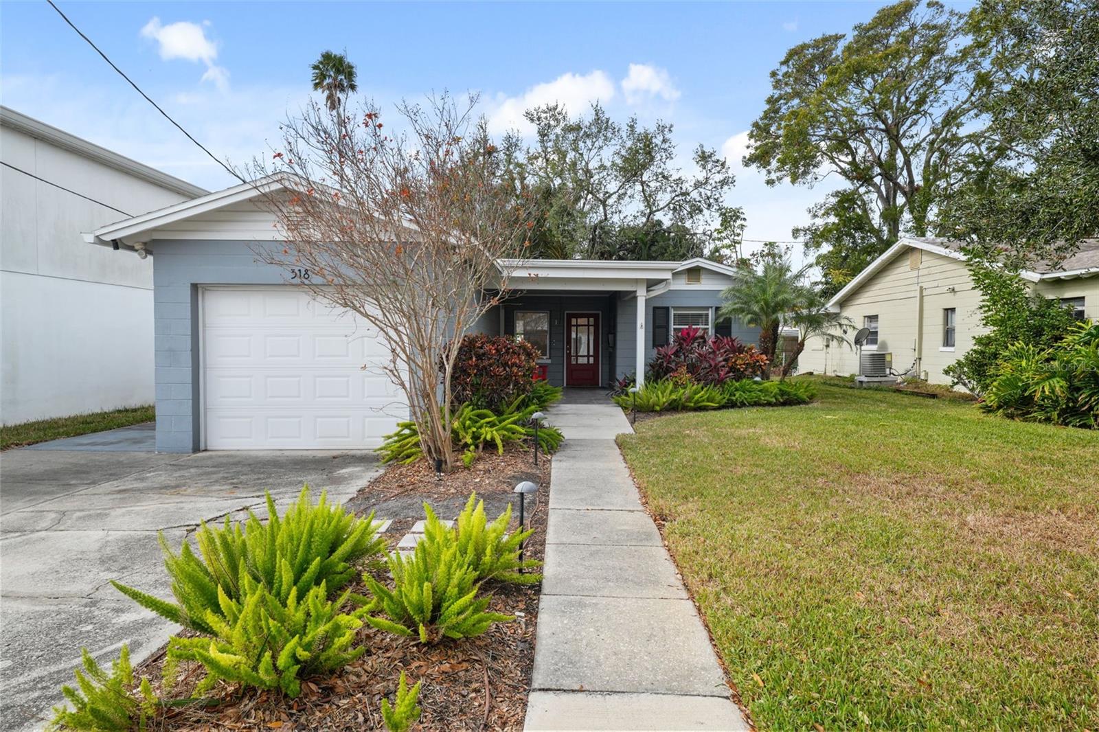 Listing photo id 31 for 318 Como Street