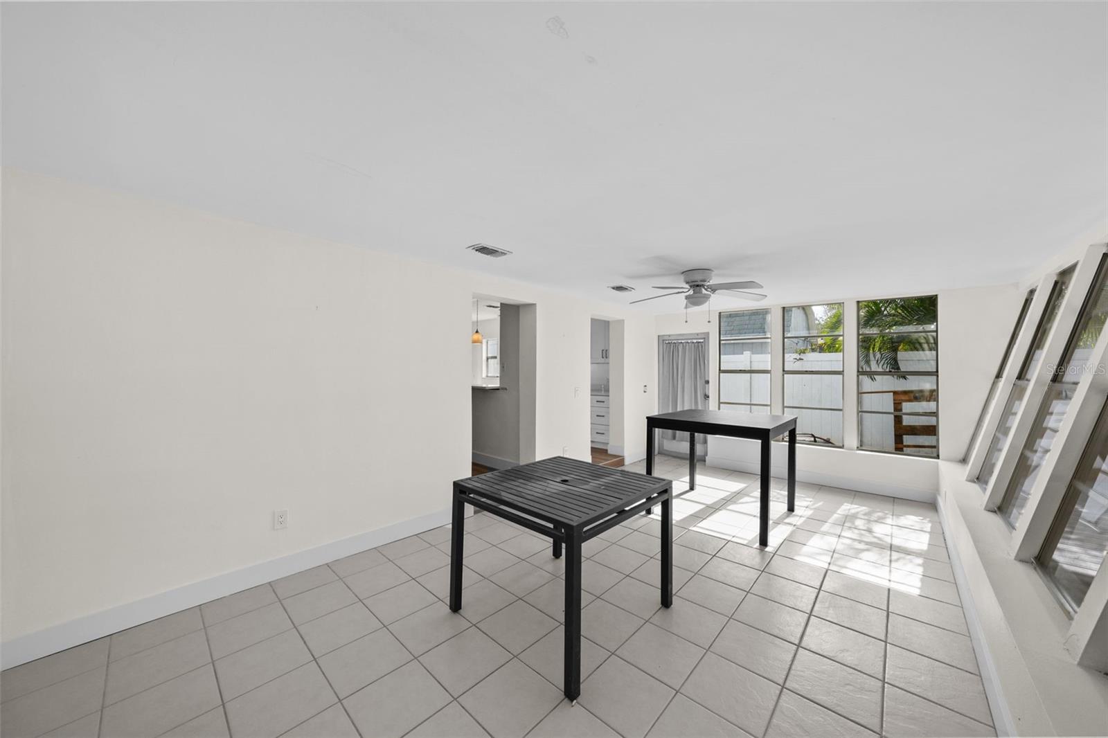 Listing photo id 33 for 318 Como Street