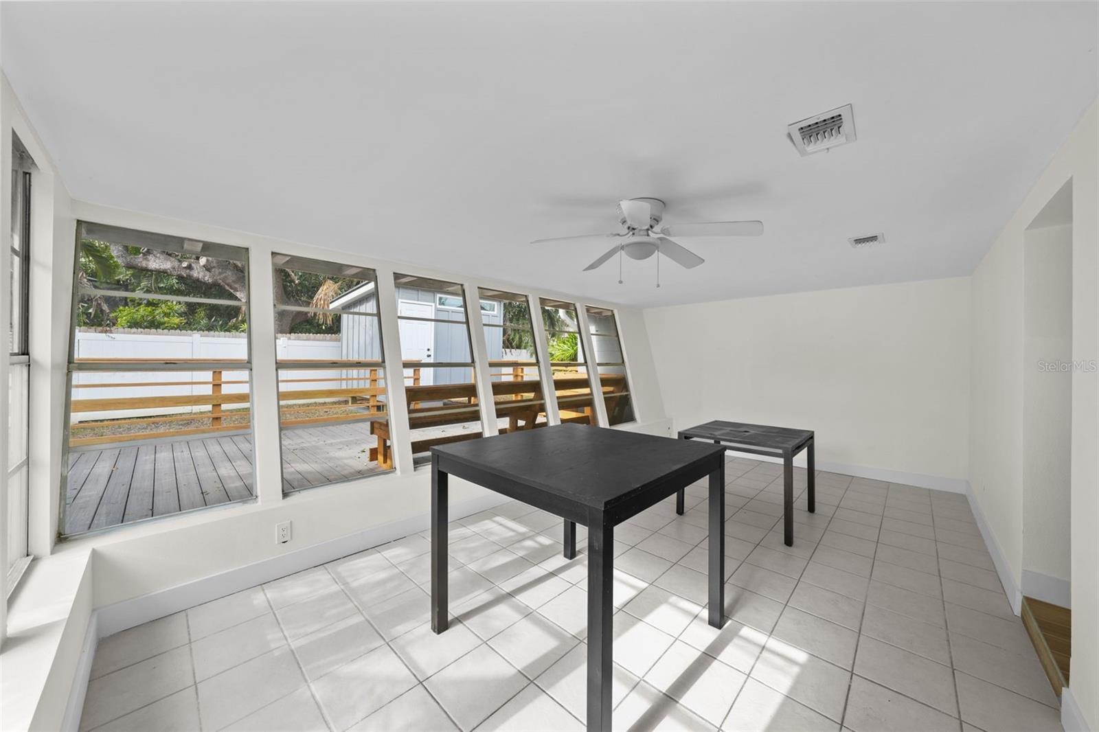 Listing photo id 34 for 318 Como Street