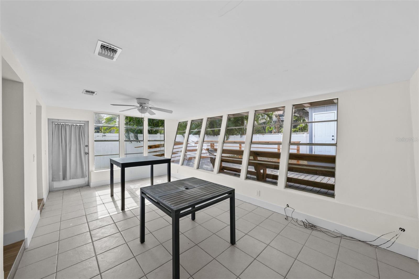 Listing photo id 35 for 318 Como Street