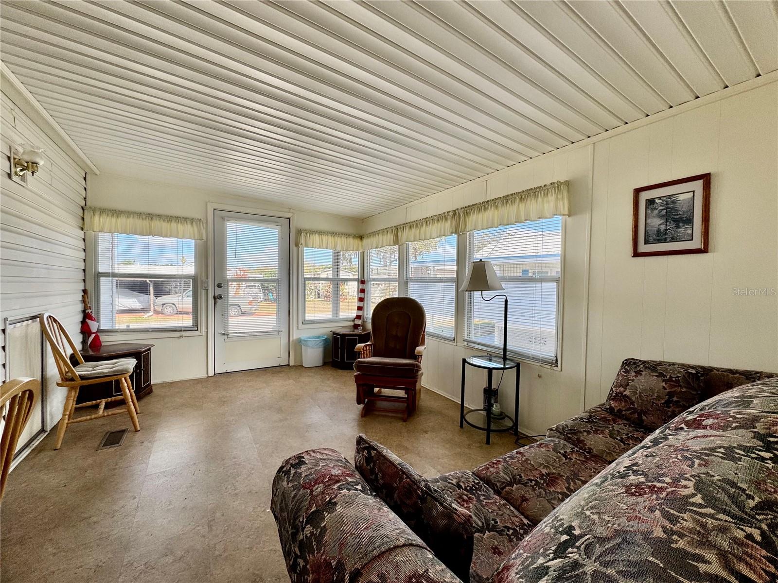 Image 6 of 22 For 35238 Dodie Drive 09