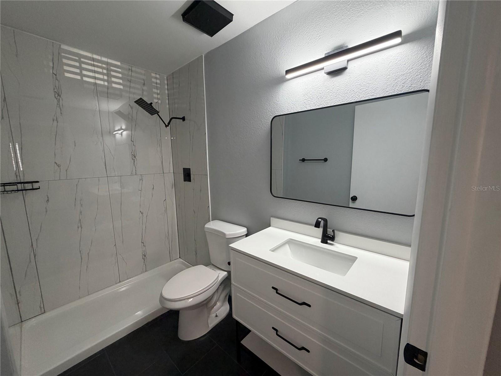 Image 17 of 34 For 4015 Ashford Green Place D201