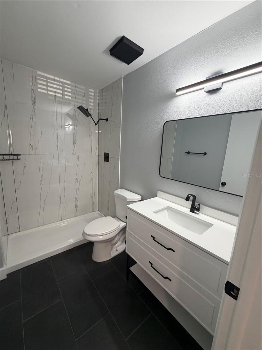 Image 18 of 34 For 4015 Ashford Green Place D201