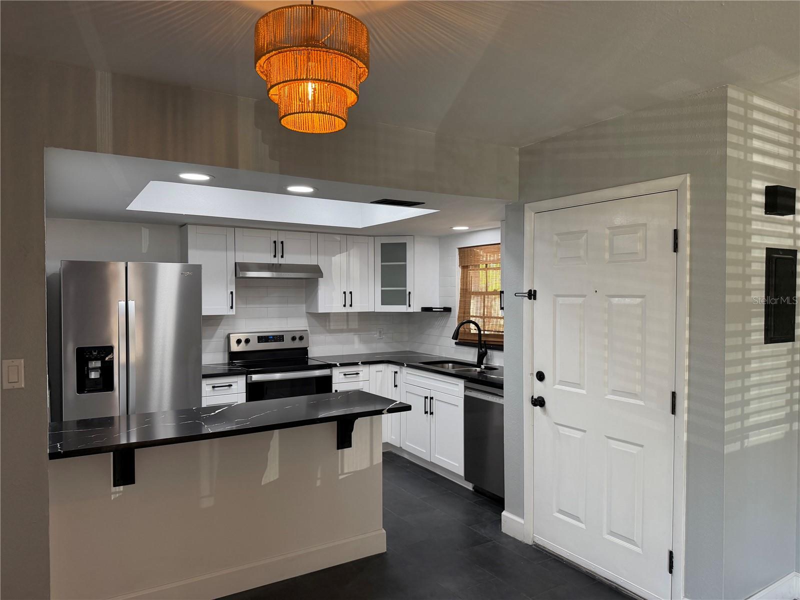 Image 5 of 34 For 4015 Ashford Green Place D201