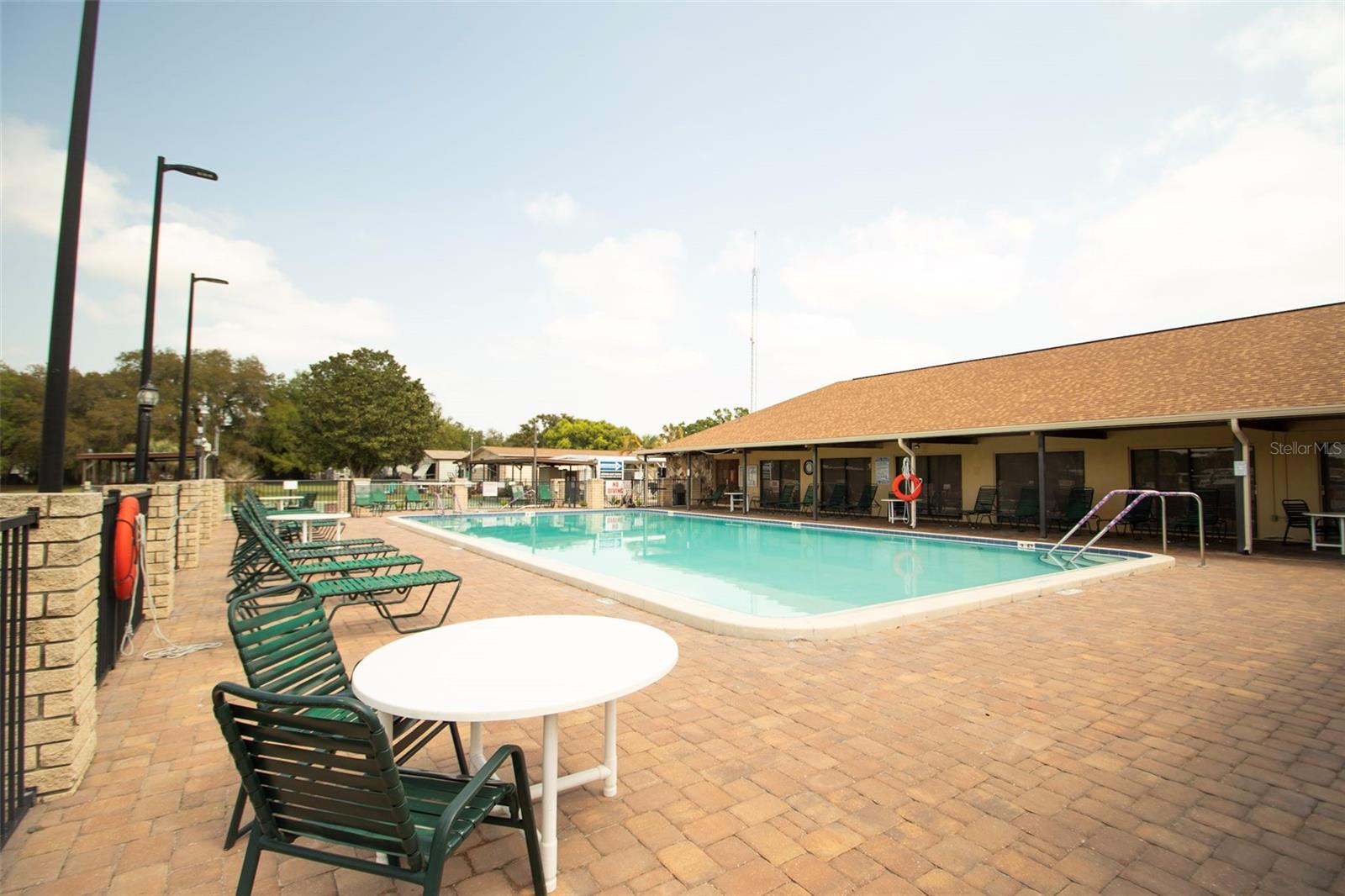 Listing photo id 12 for 3024 Briar Street