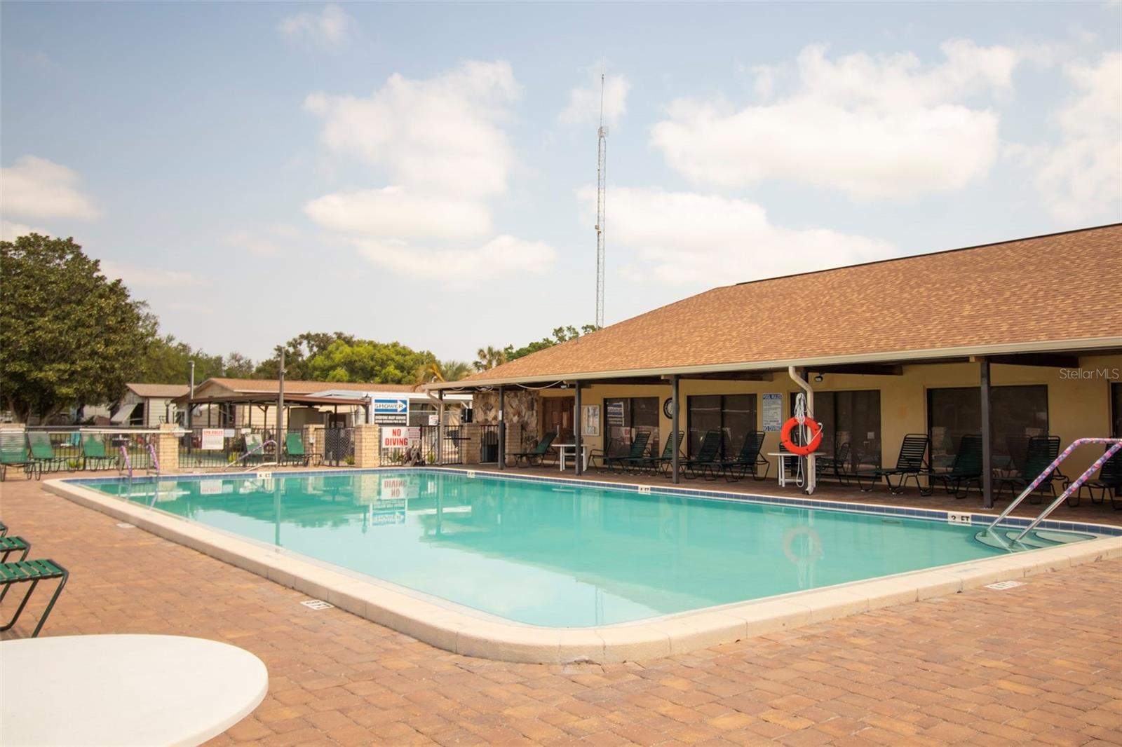 Listing photo id 13 for 3024 Briar Street