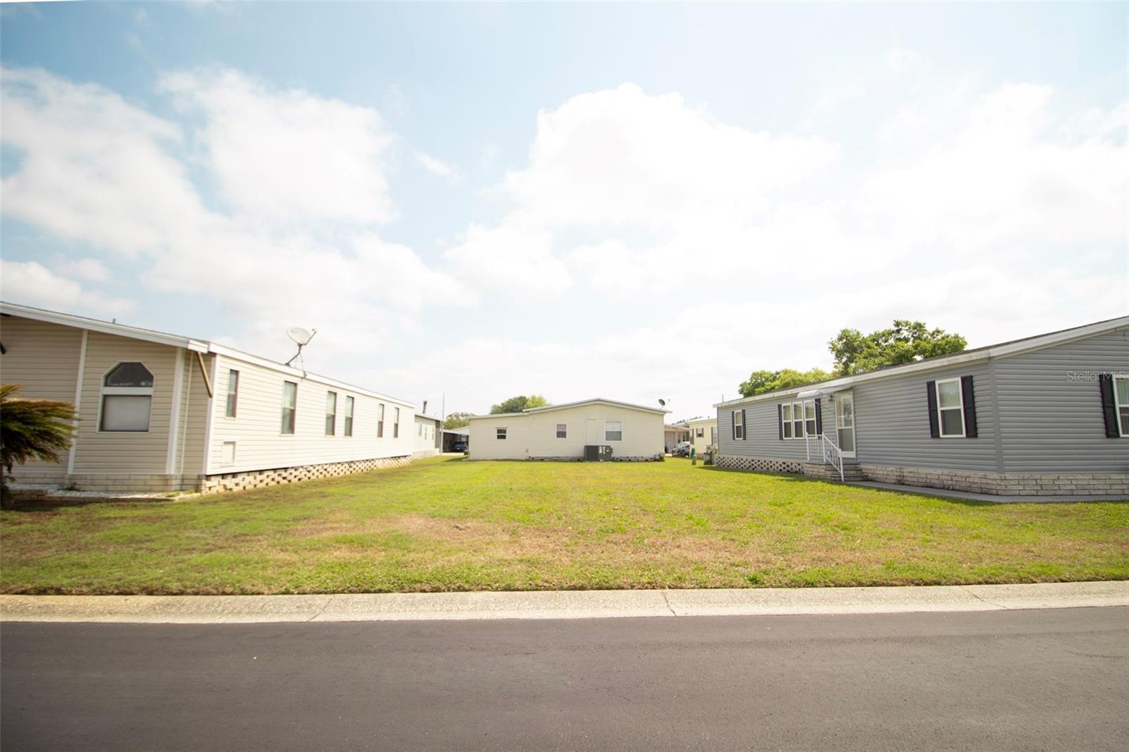 Listing photo id 2 for 3024 Briar Street