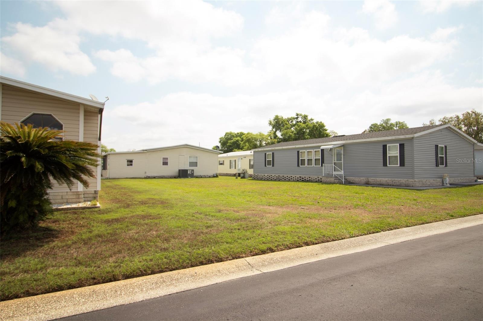 Listing photo id 5 for 3024 Briar Street