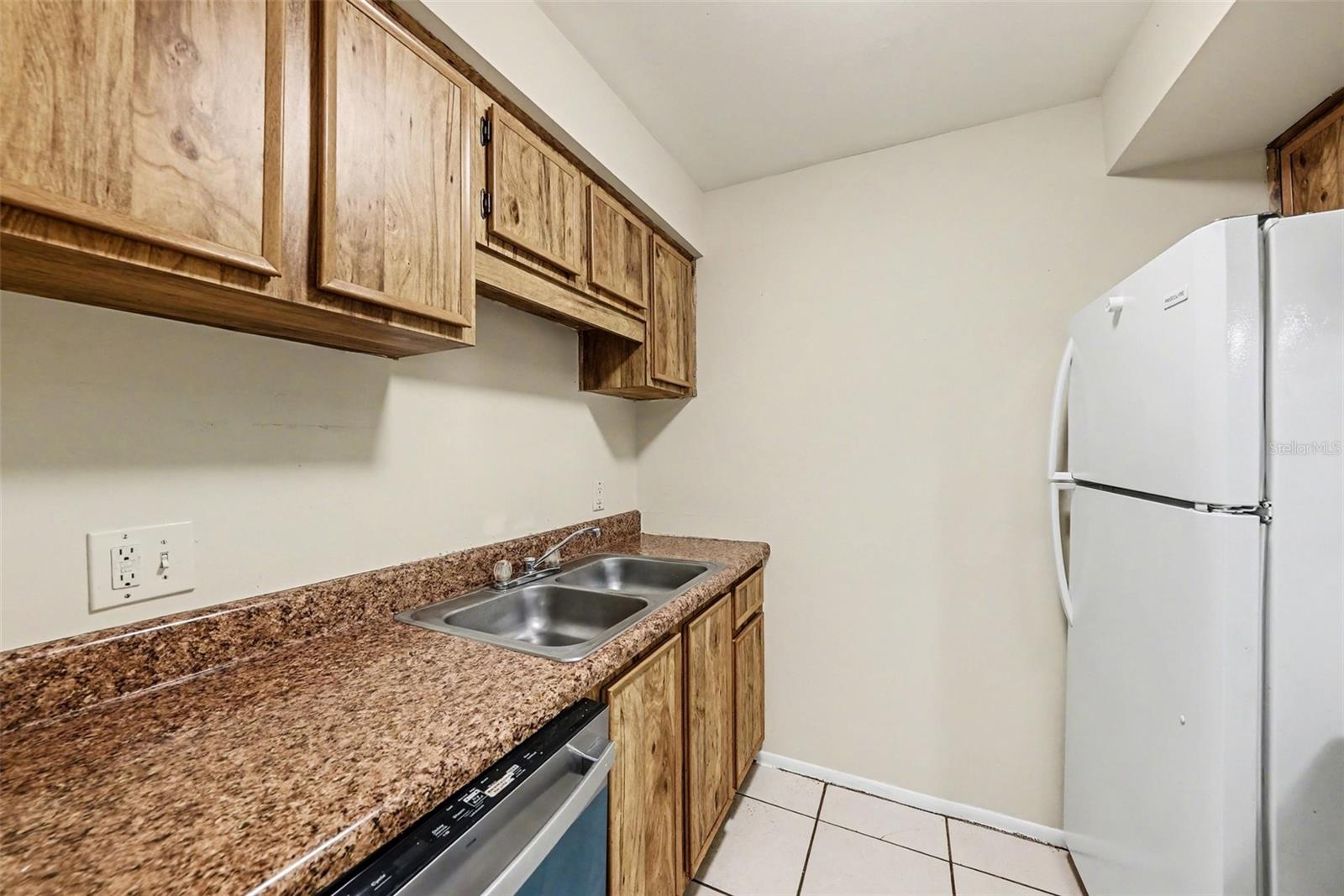 Image 13 of 30 For 14319 Hanging Moss Circle 101