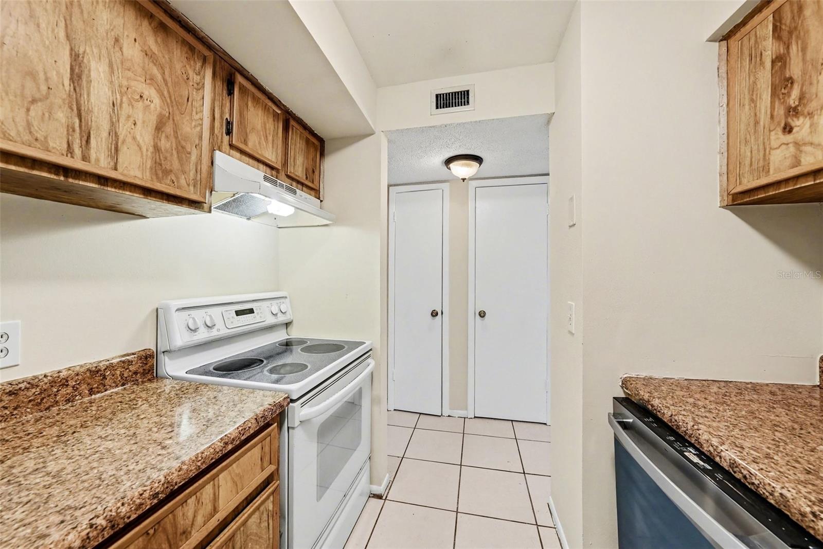 Image 14 of 30 For 14319 Hanging Moss Circle 101