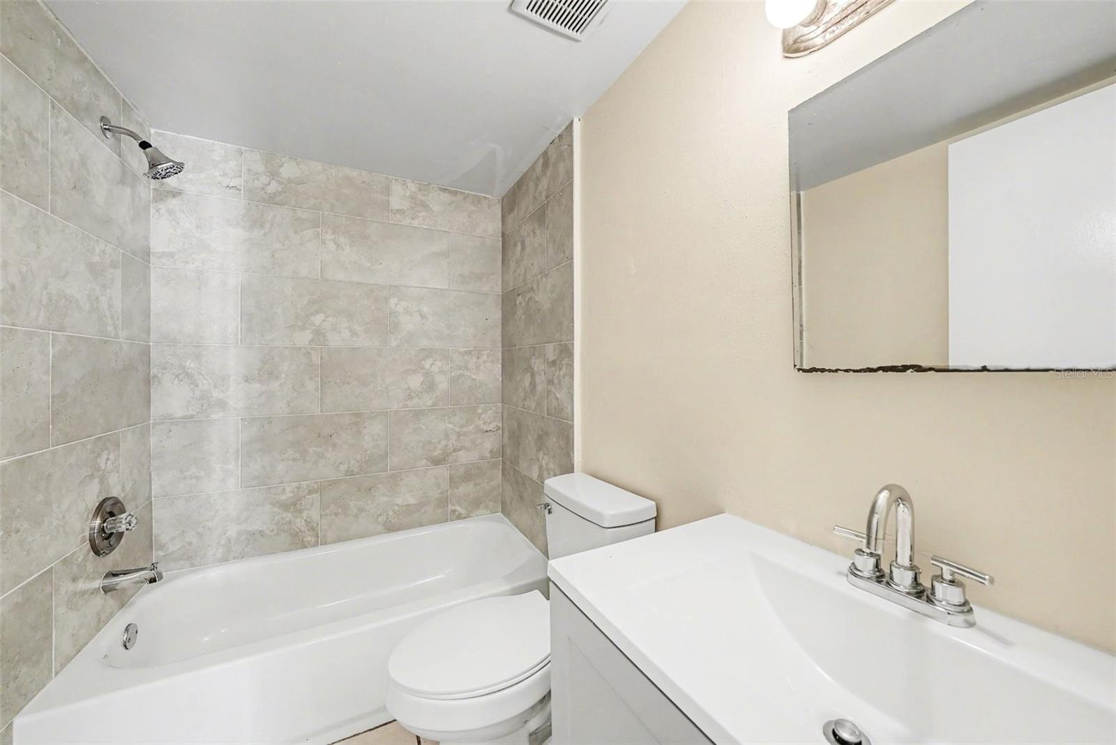 Image 19 of 30 For 14319 Hanging Moss Circle 101