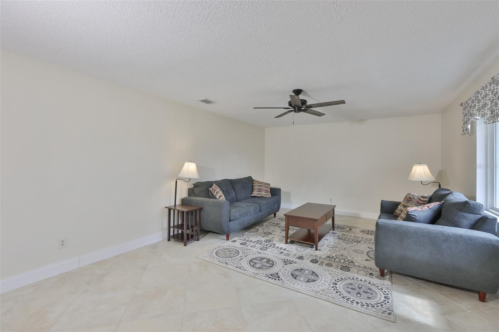 Image 15 of 71 For 2004 Halidom Way