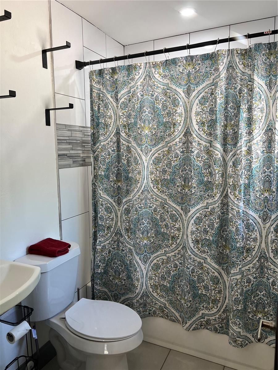 Image 17 of 29 For 4702 Willis Street